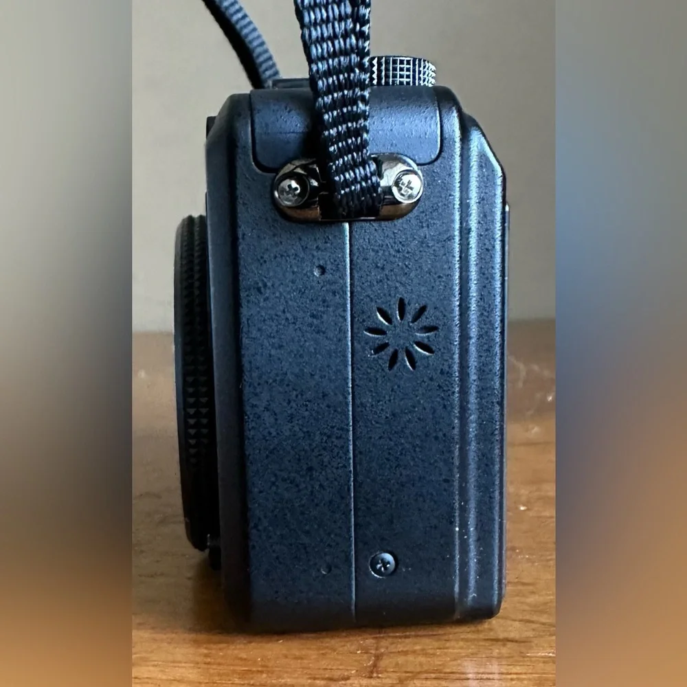 Canon PowerShot G9 12.1MP 6x Optical Zoom 3